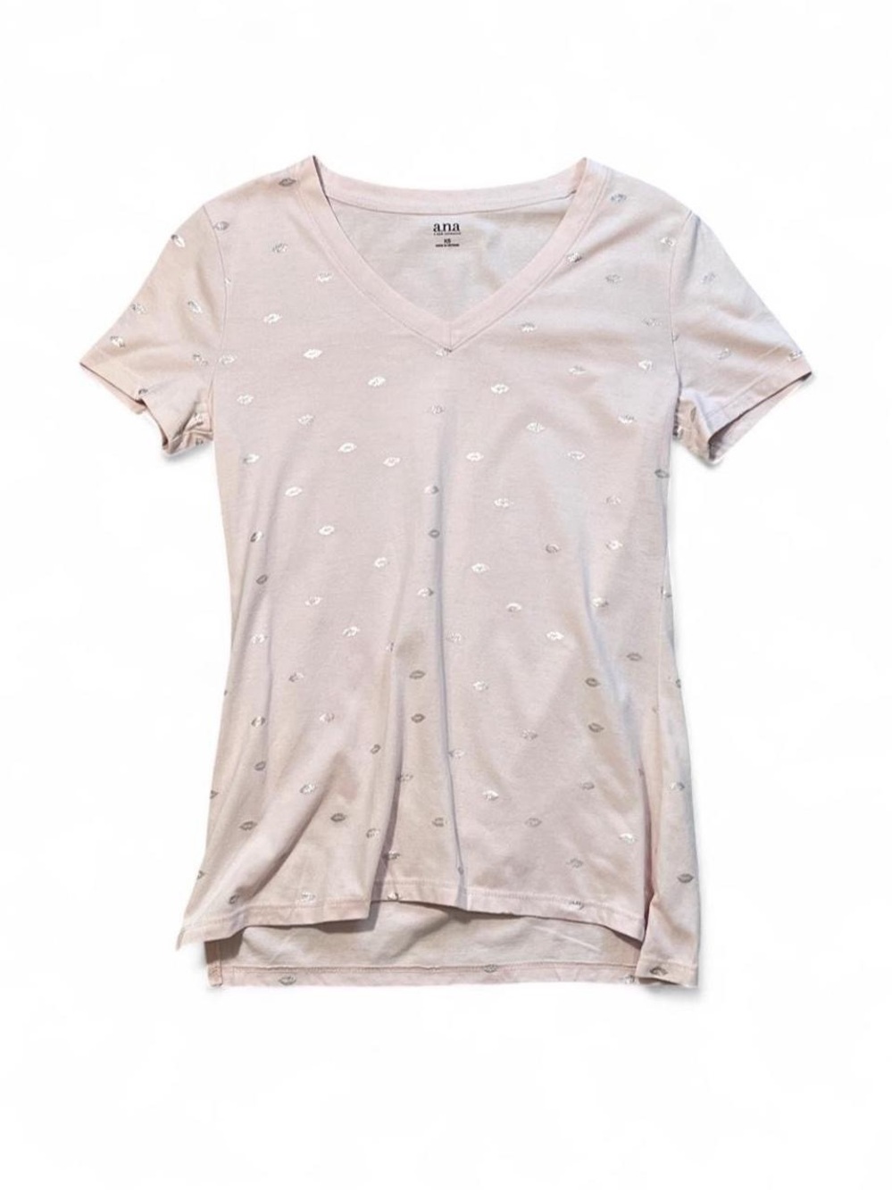 a.n.a Soft Blush V‑Neck Short Sleeve Tee with Metallic Lip Print